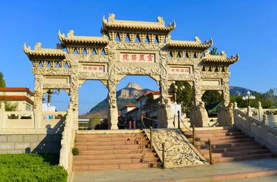 灵岩寺景区春叩山门·禅意寻芳