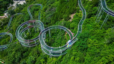 PG电子青铜山大峡谷景区：高山漂流